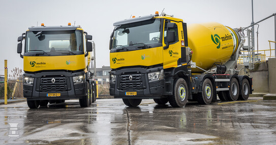 Renault_Trucks_8x4_betonmixer_Mebin_1_lowres.jpg